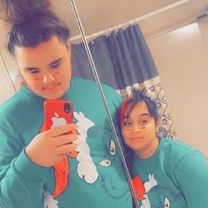 Meet your Posher, Manola